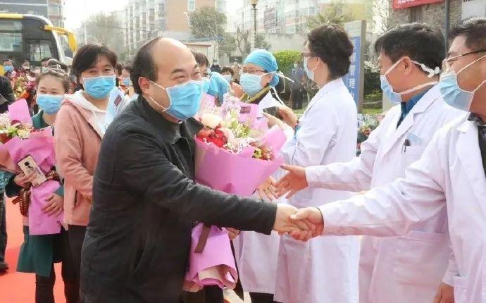 时代背景下的肺炎疫情，最新人员数据揭示严峻挑战