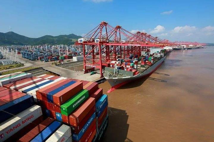 上海港股票600018，科技引领港口新纪元巨头崛起