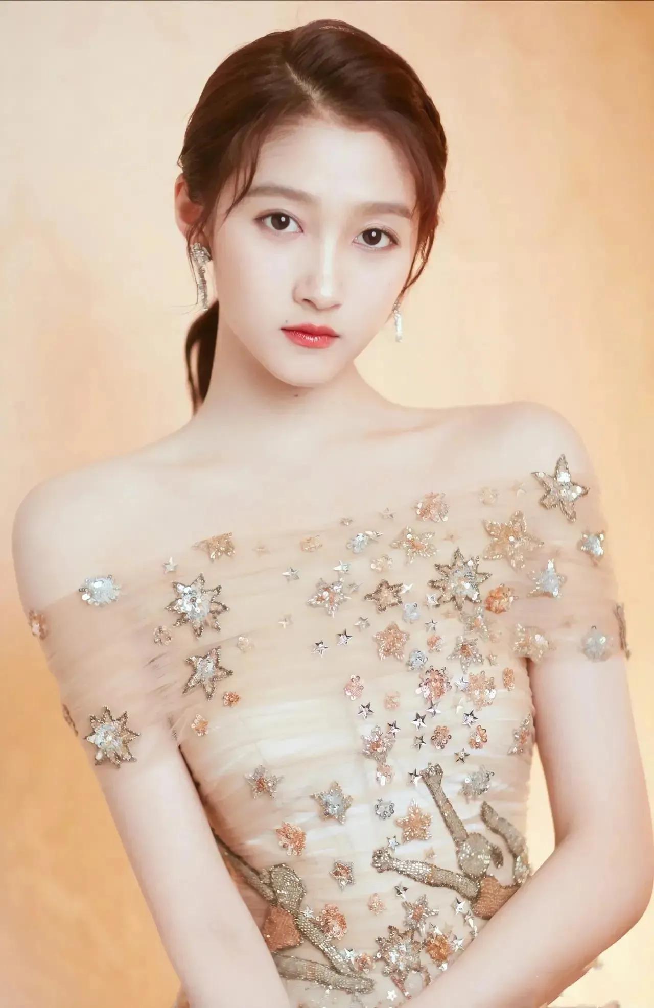 女明星人气榜背后的故事，排名、变化与自信的艺术展现