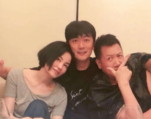 王菲最新动态，音乐天后继续闪耀舞台之光