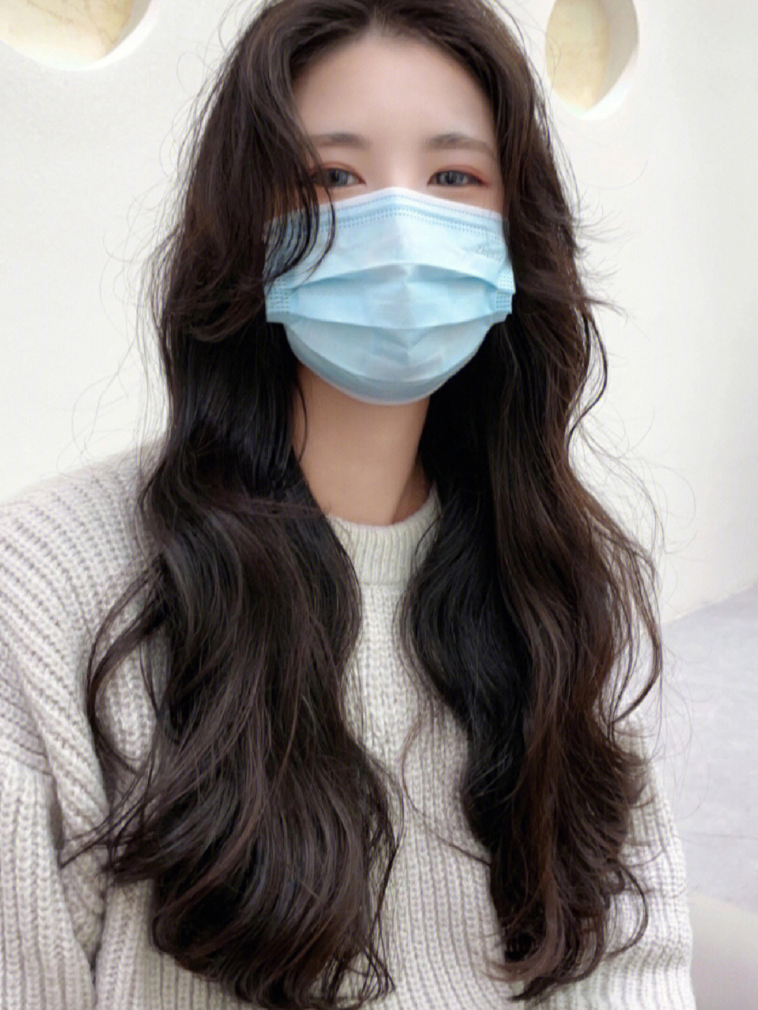 最新女中长发烫发发型流行趋势，时尚烫发设计引领潮流